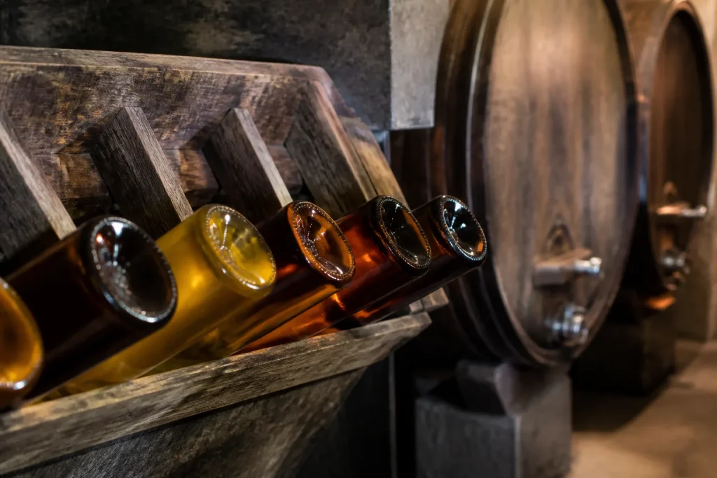 Uva insolita bottiglie vino naturale in cantina artigianale