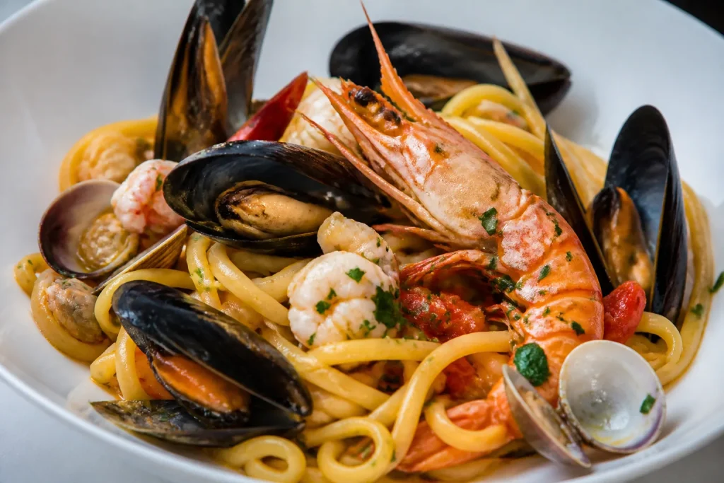 Pasta scialatielli bianca con frutti di mare freschi